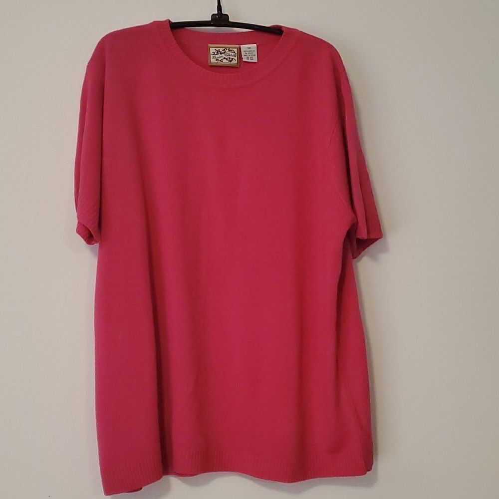 Heirloom Collectible woman dark pink short sleeve sweater